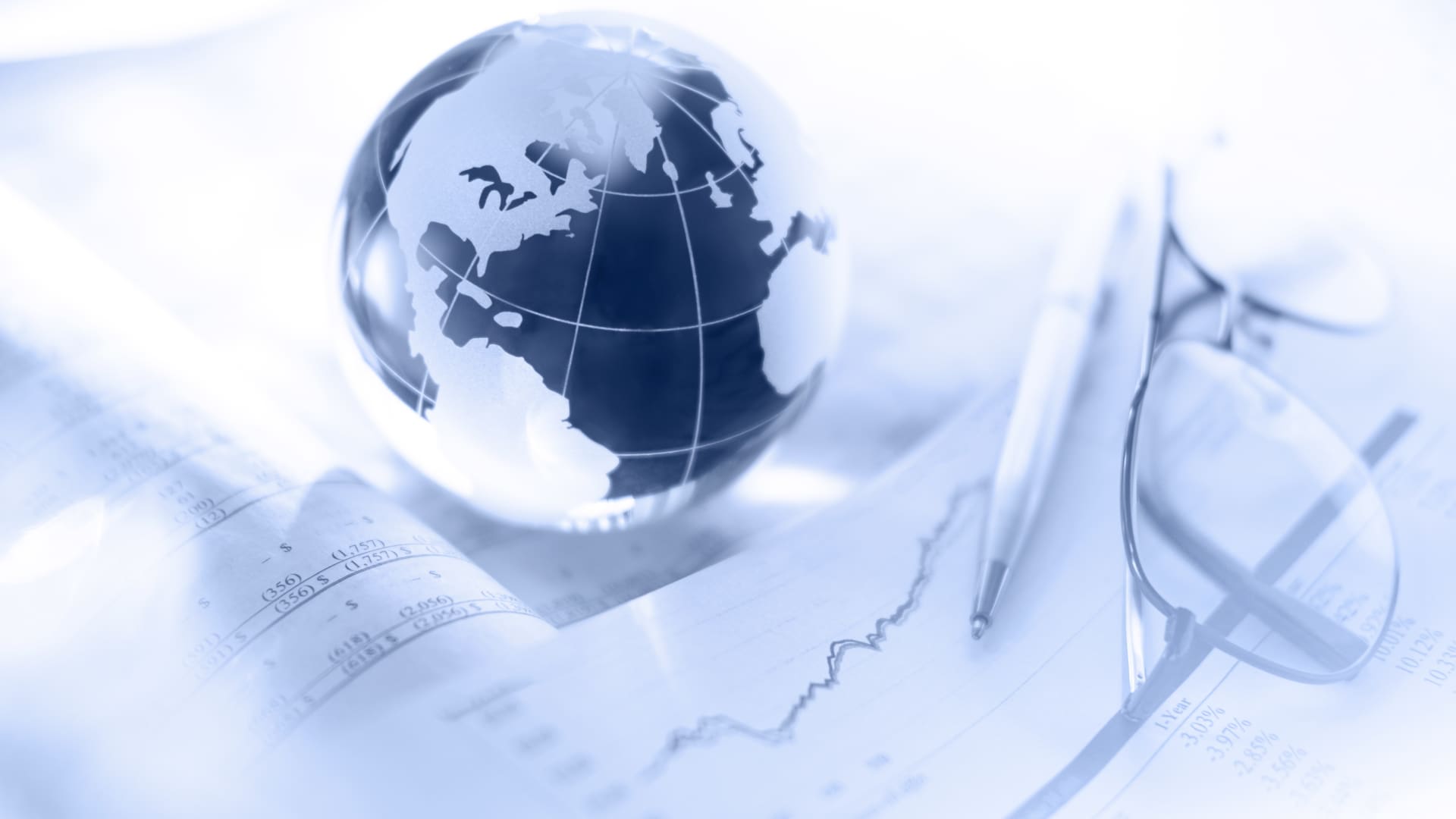 BlackRock fund manager says investors can boost income by going BlackRock fund manager says investors can boost income by going global with government bonds