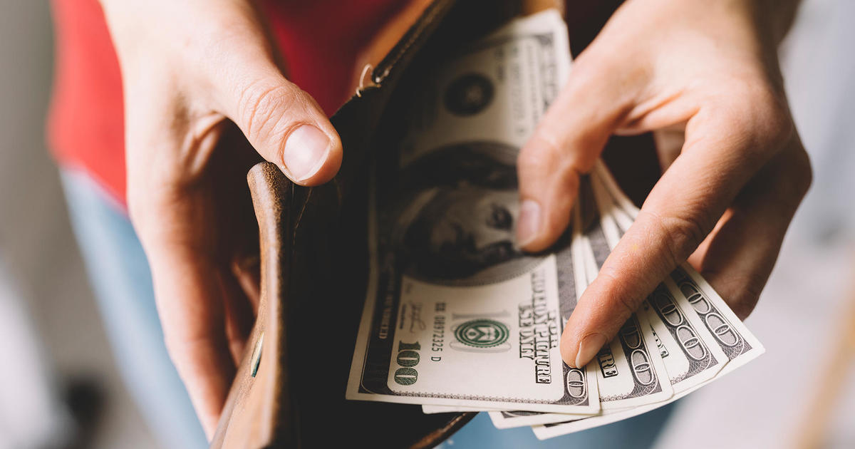 Fewer Americans plan holiday travel, analyst says budgeting keeps travel Fewer Americans plan holiday travel, analyst says budgeting keeps travel affordable